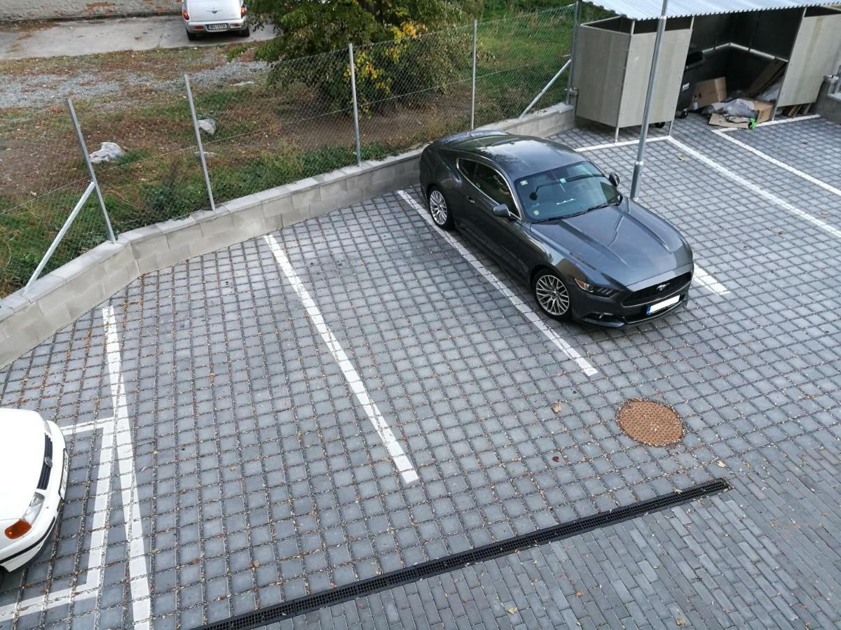 Bein Apartment With Parking Brno Exteriör bild